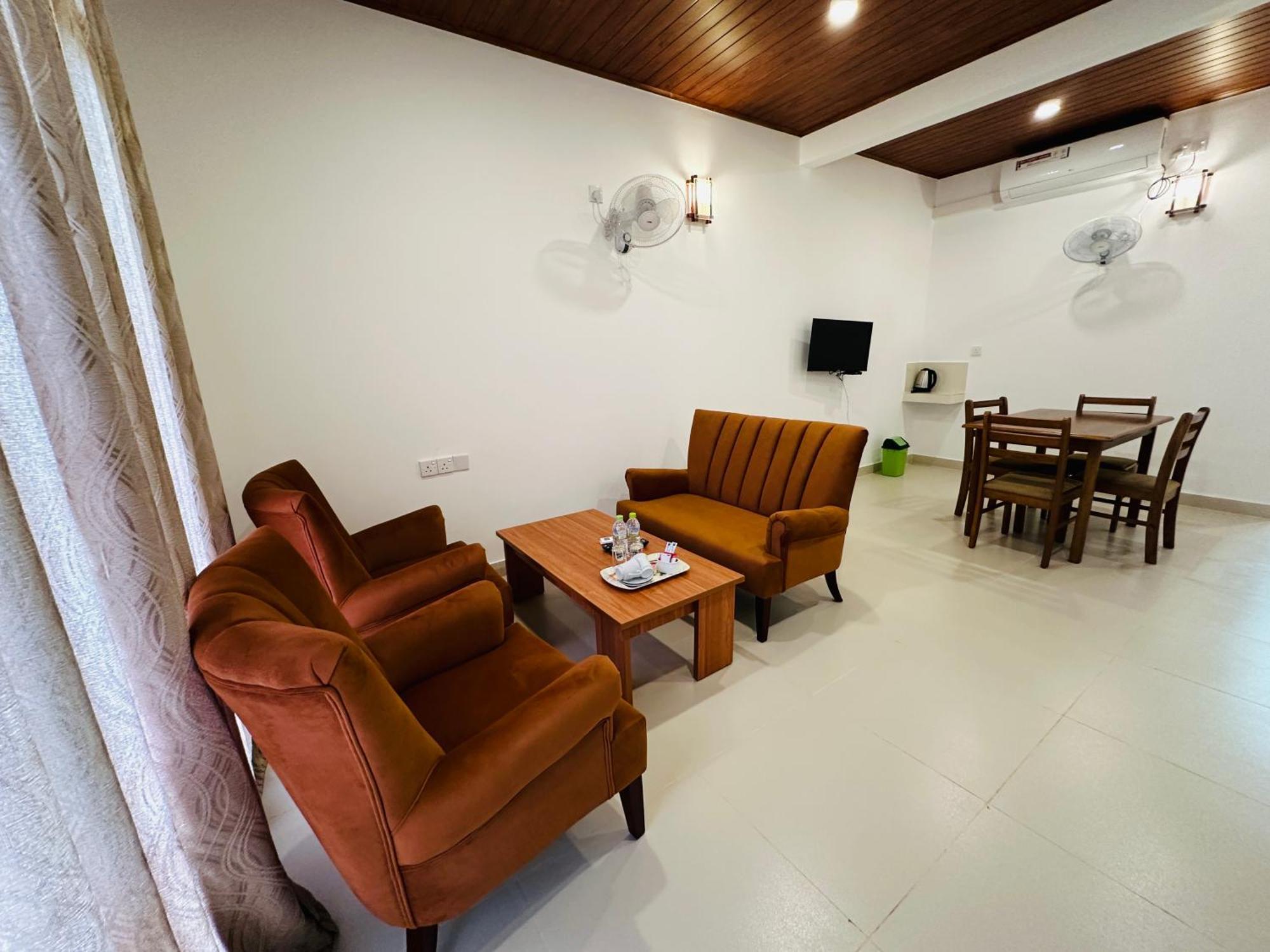 אנוראדפורה Gamodh Citadel Resort מראה חיצוני תמונה