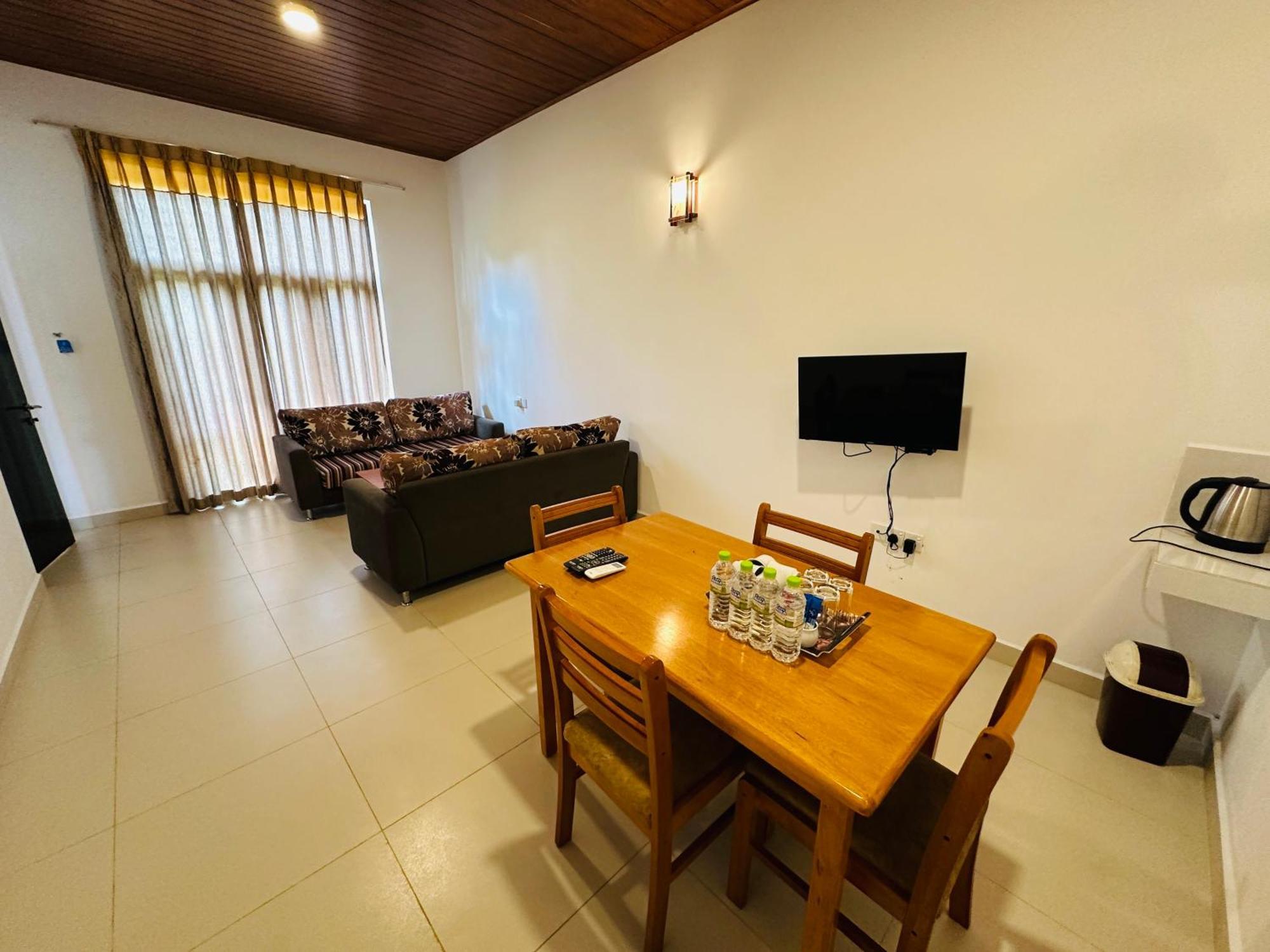 אנוראדפורה Gamodh Citadel Resort מראה חיצוני תמונה